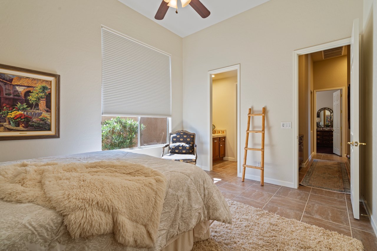 9812 E ROADRUNNER Drive