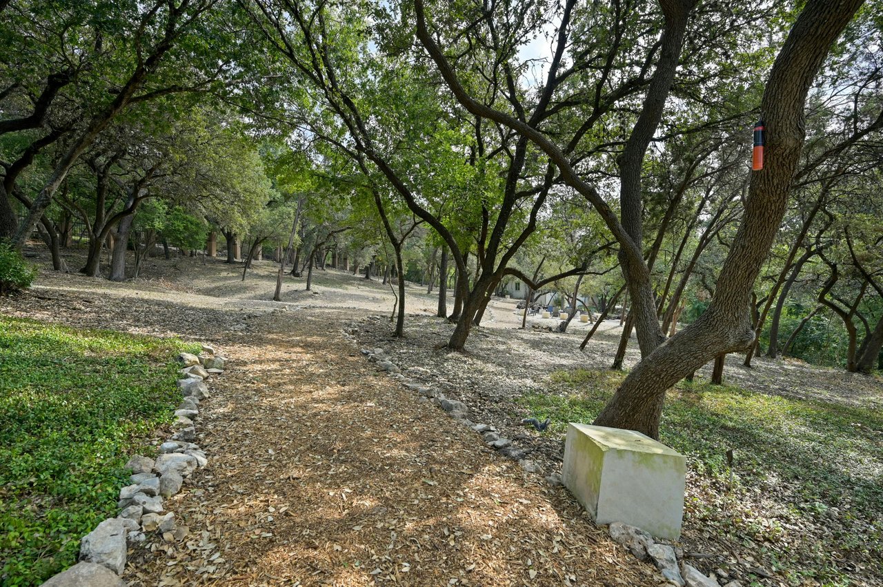 4705 & 4709 Island CV