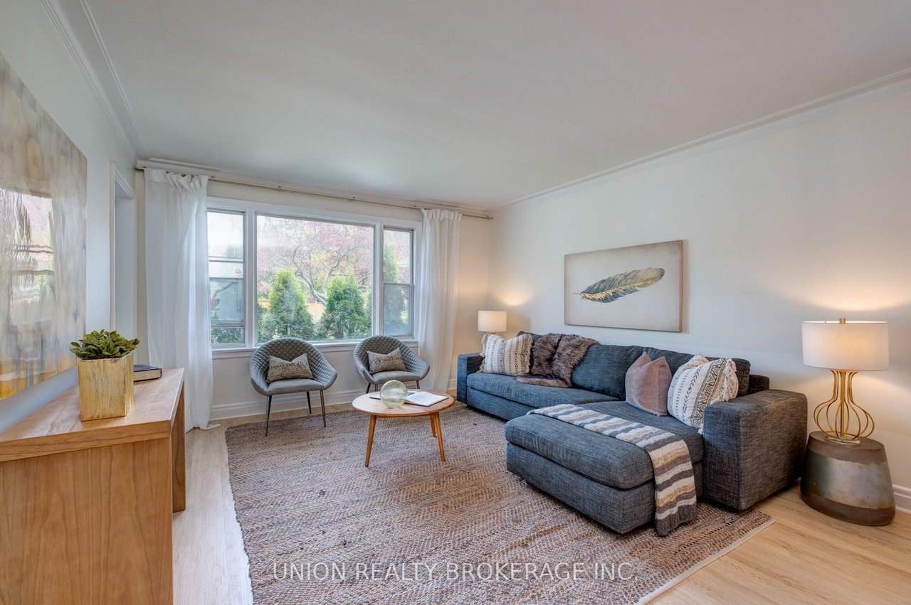 19 Innisdale Dr