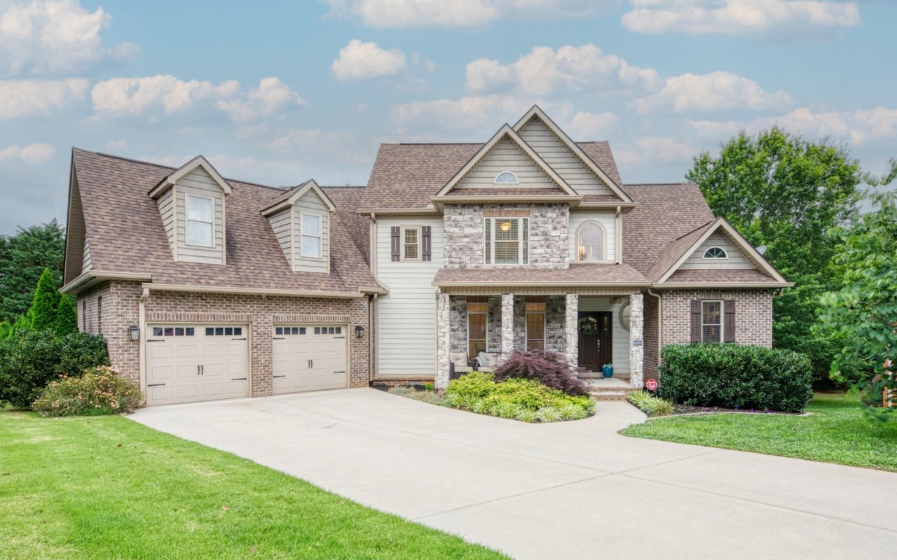 Wallace Luxury Spotlight | 2023 Legacy Lane Maryville, TN 37803