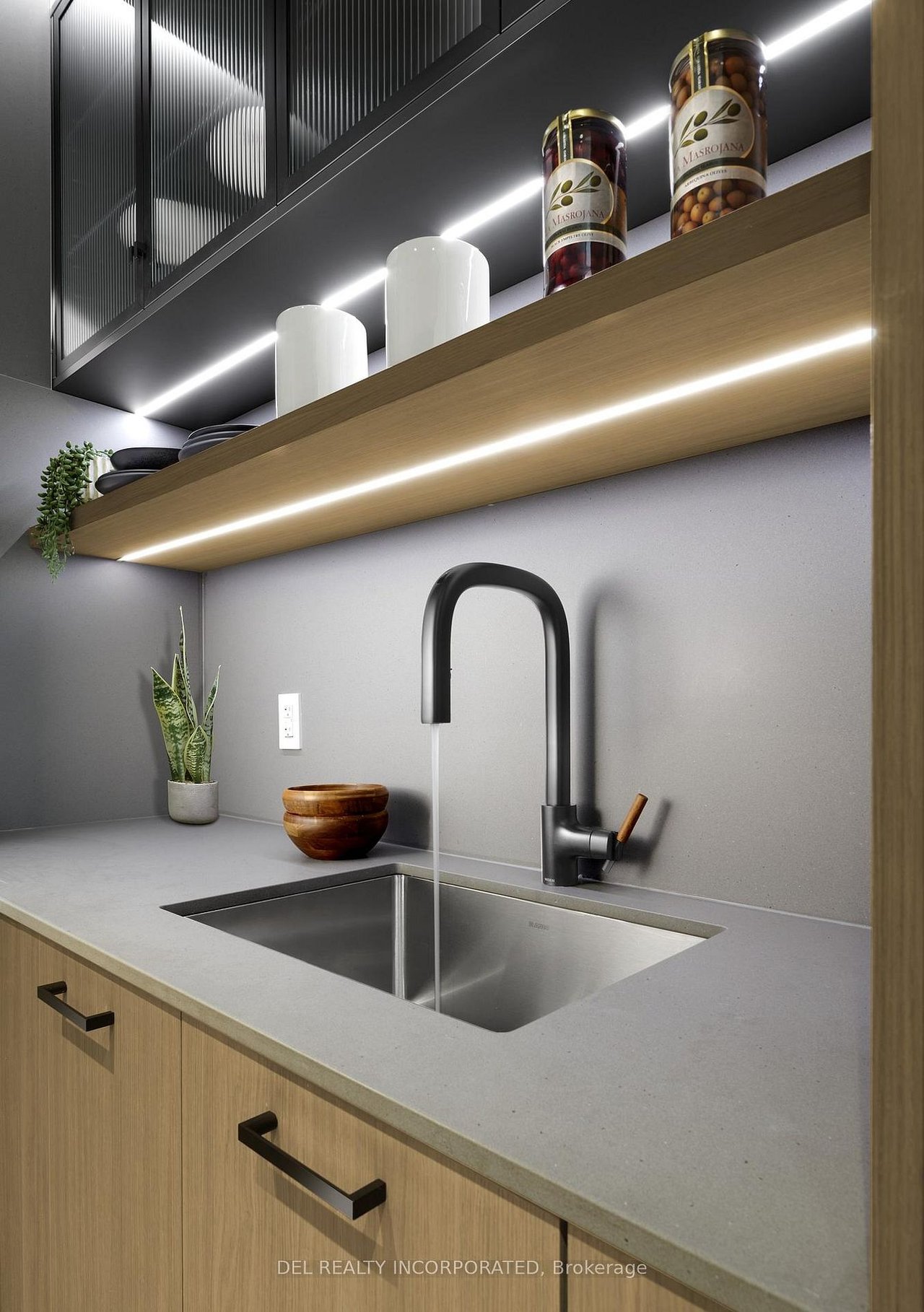 KING WEST'S PREMIER LUXURY COMMUNITY