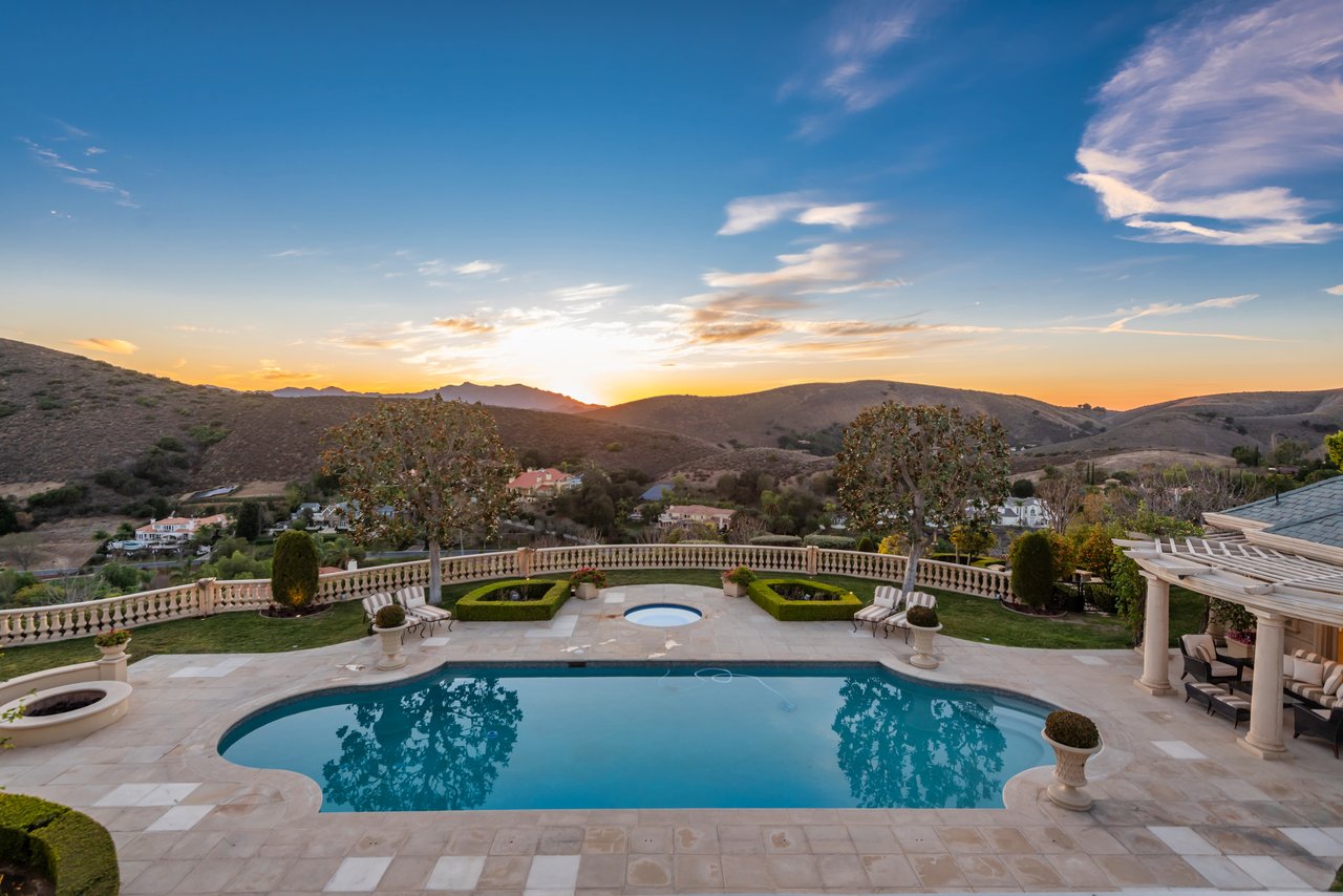 996 Vista Ridge Lane