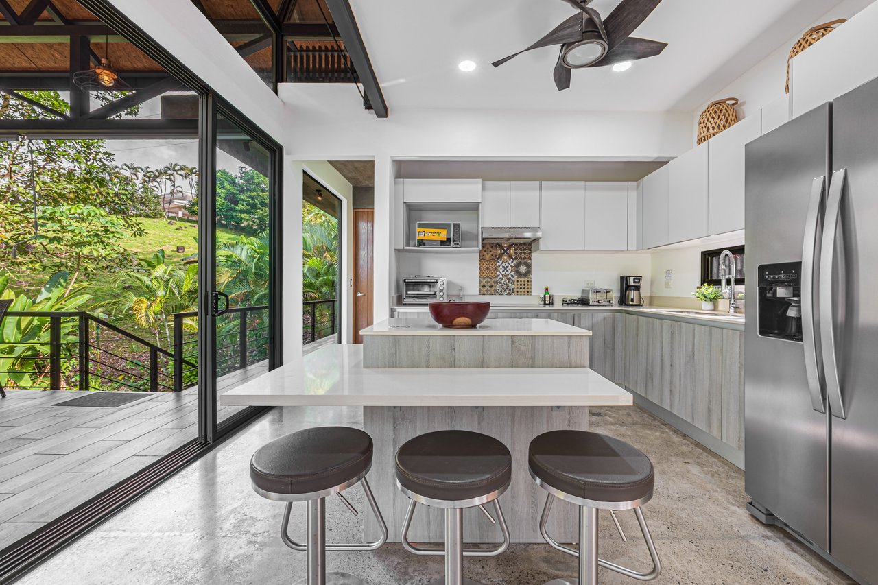   3 bedrooms, 2.5 bathrooms Villa Steps from Uvita, beautiful Beaches, Waterfalls, Restaurants and Tourist Attractions.