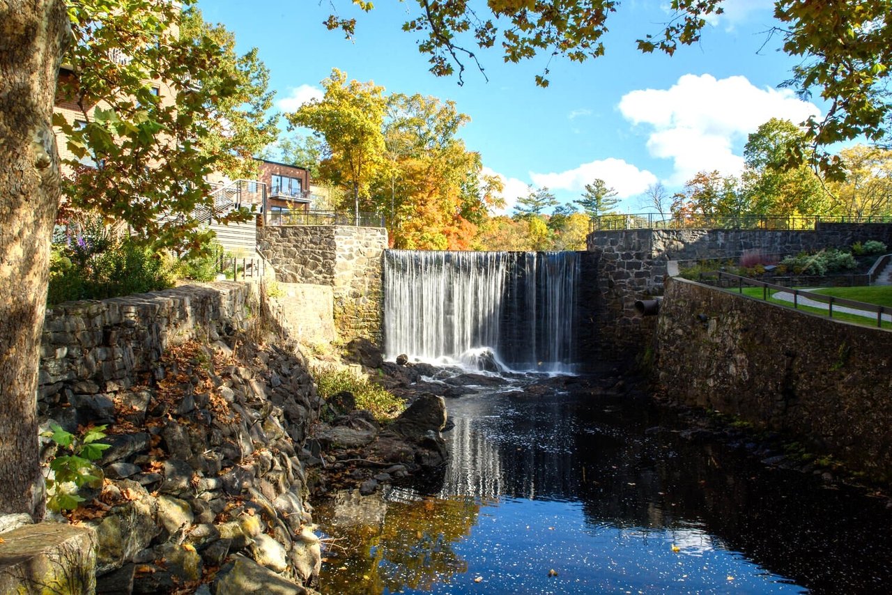 Smart Home Updates That Help Glenville Sellers Stand Out