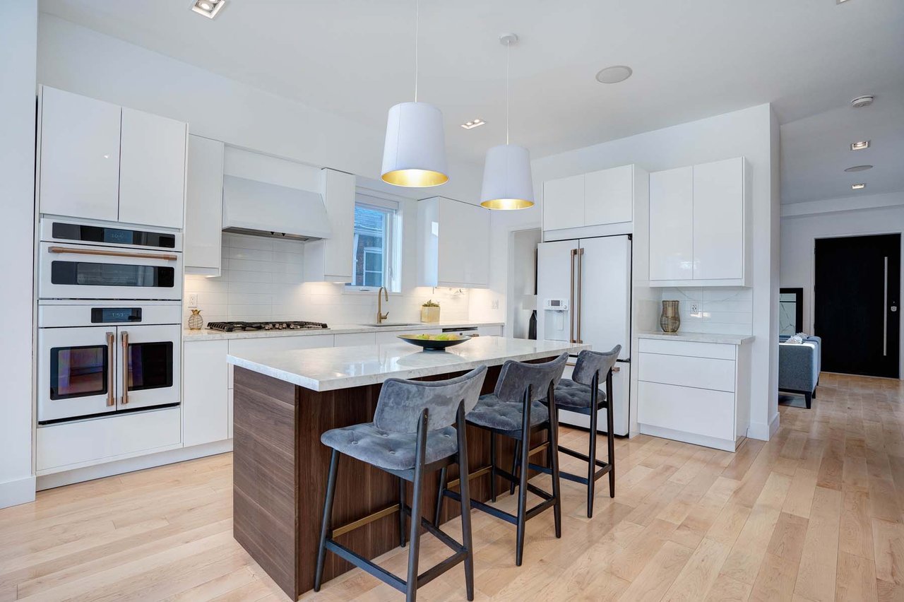 302 Linsmore Cres
