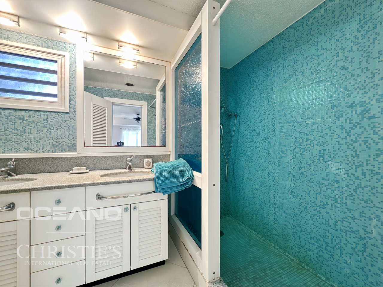 SEA VIEW - PELICAN KEY- 2BR HOME WITH THE BEACH AT YOUR FRONTSTEPS!