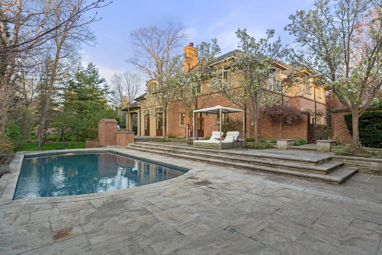 1081 Argyle Drive, Oakville