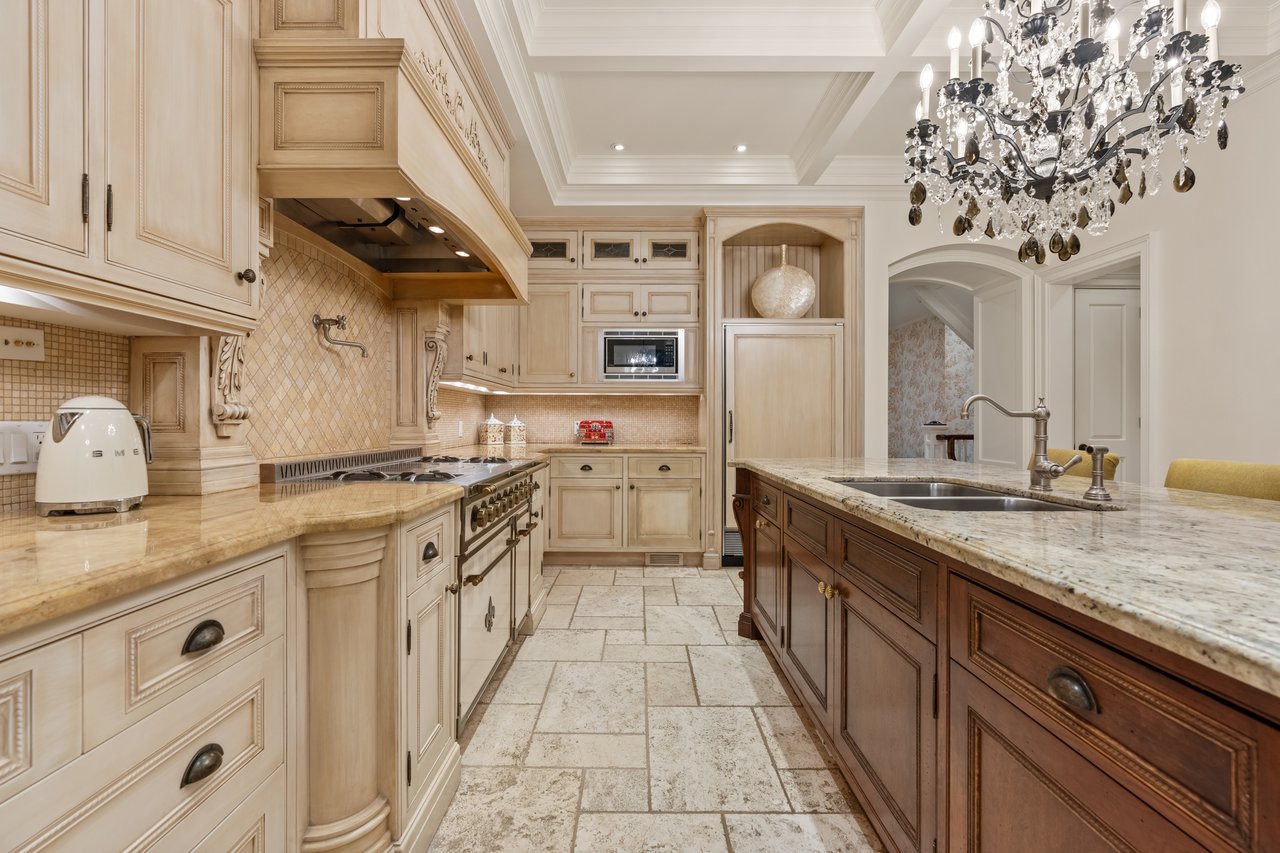 1081 Argyle Drive, Oakville