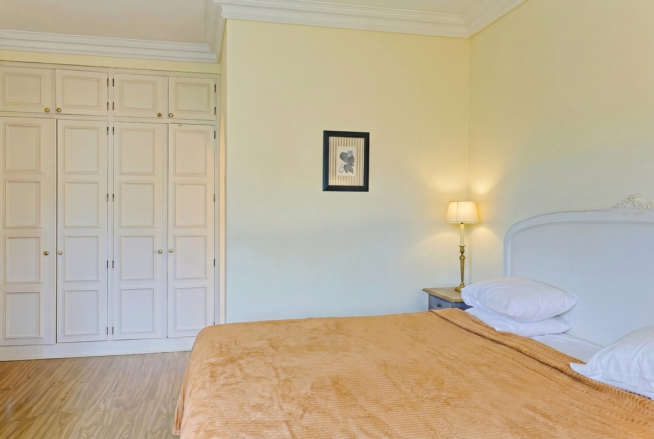 Spacious 8+2-Bedroom Villa with Pool for Rent in Cascais