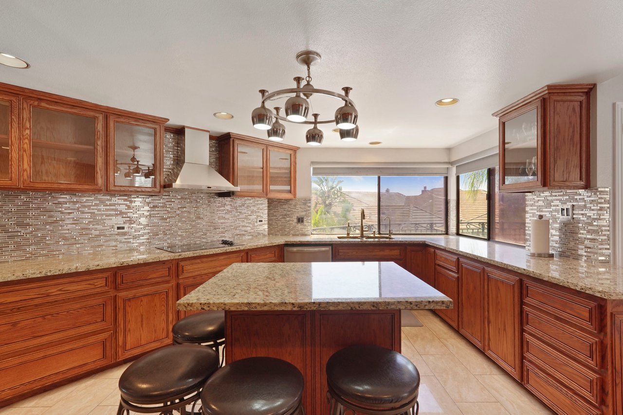 3845 Peninsula Ct