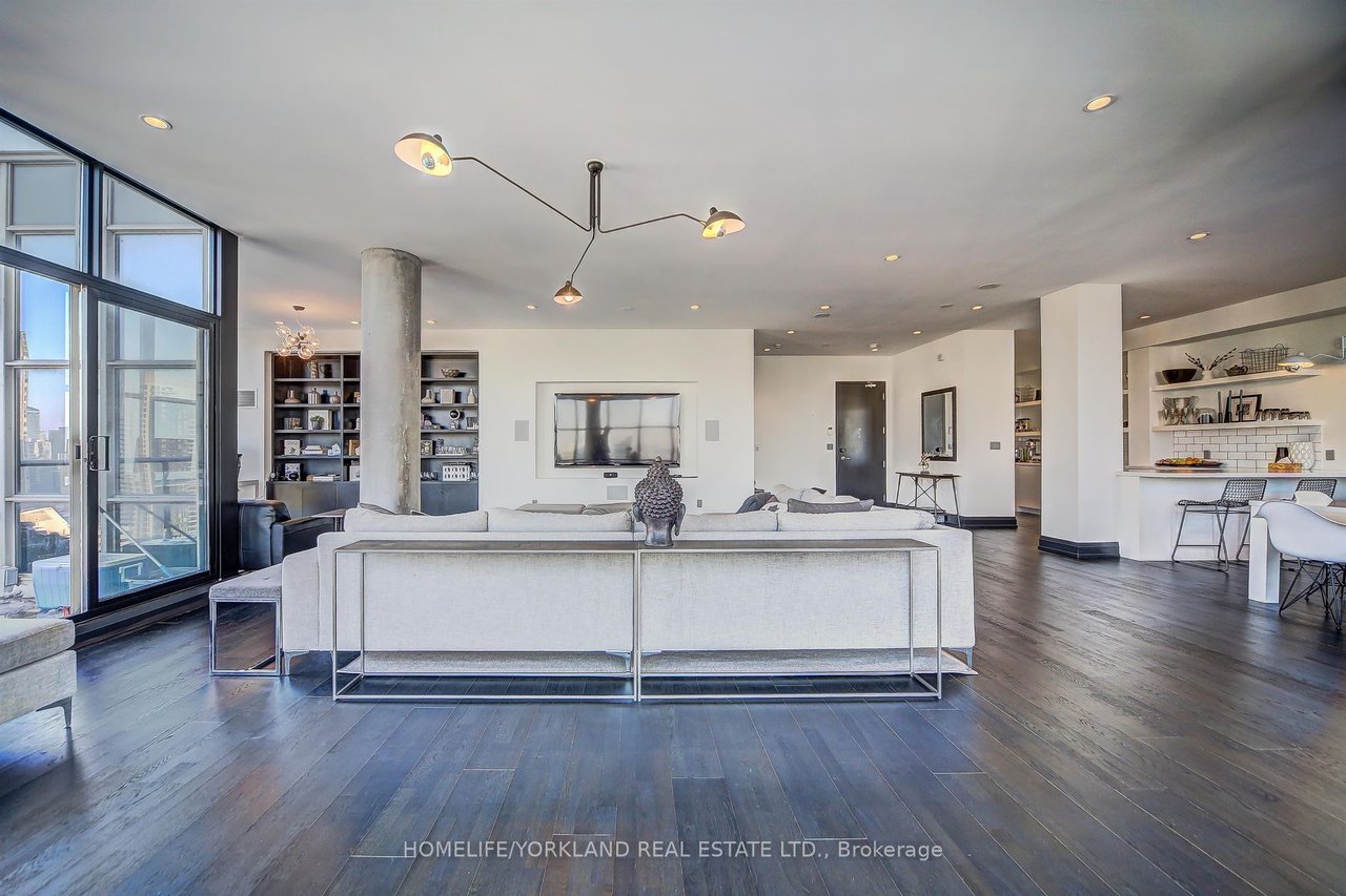 LUXURY DOWNTOWN LIVING