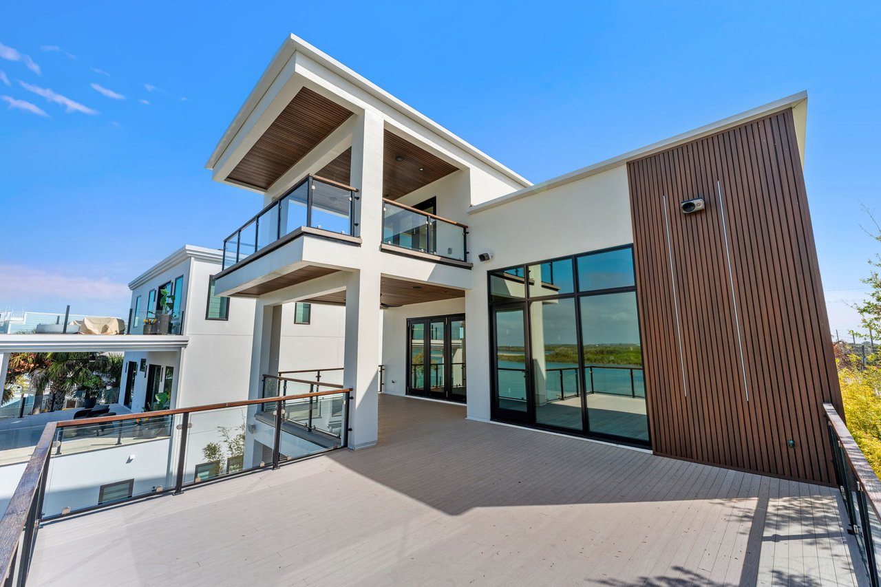 1194 N Peninsula Ave New Smyrna Beach, FL 32169