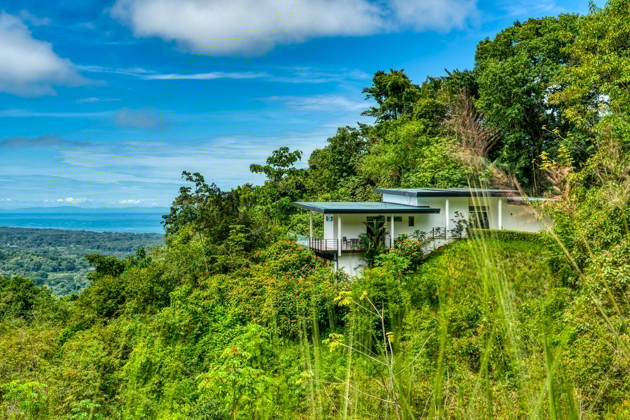 Casa Nueva Vida with Ocean Views & Dual Edge Infinity Pool