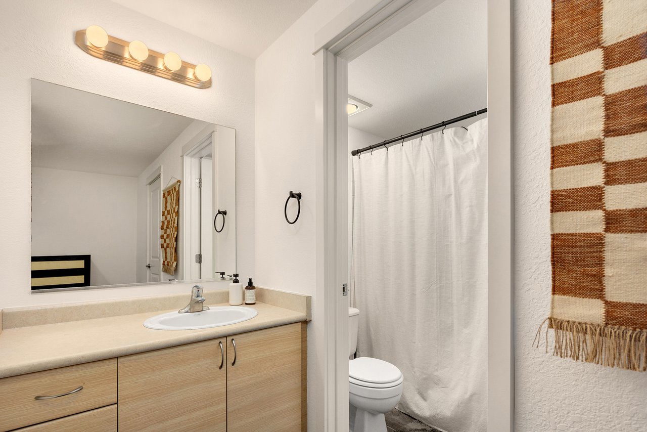 215 9th Street Unit: D102