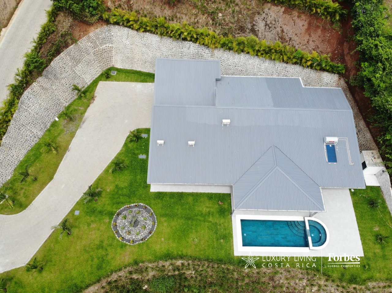 21578 - Contemporary residence with pool and jacuzzi in a gated community, Atenas
