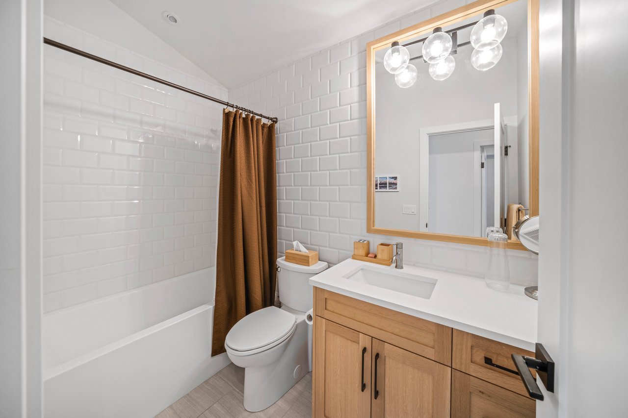 810 3rd Street Unit: 4