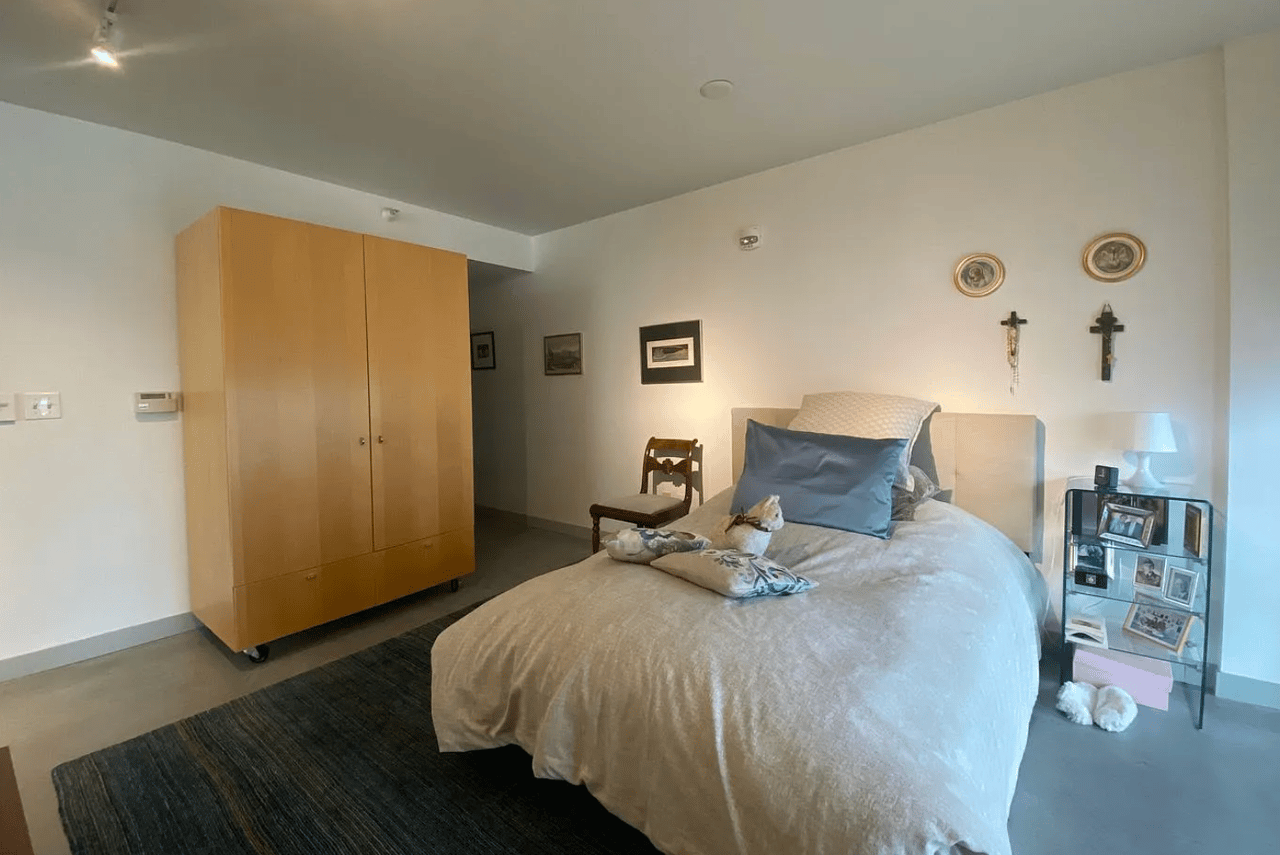 221 E College St Apt 709