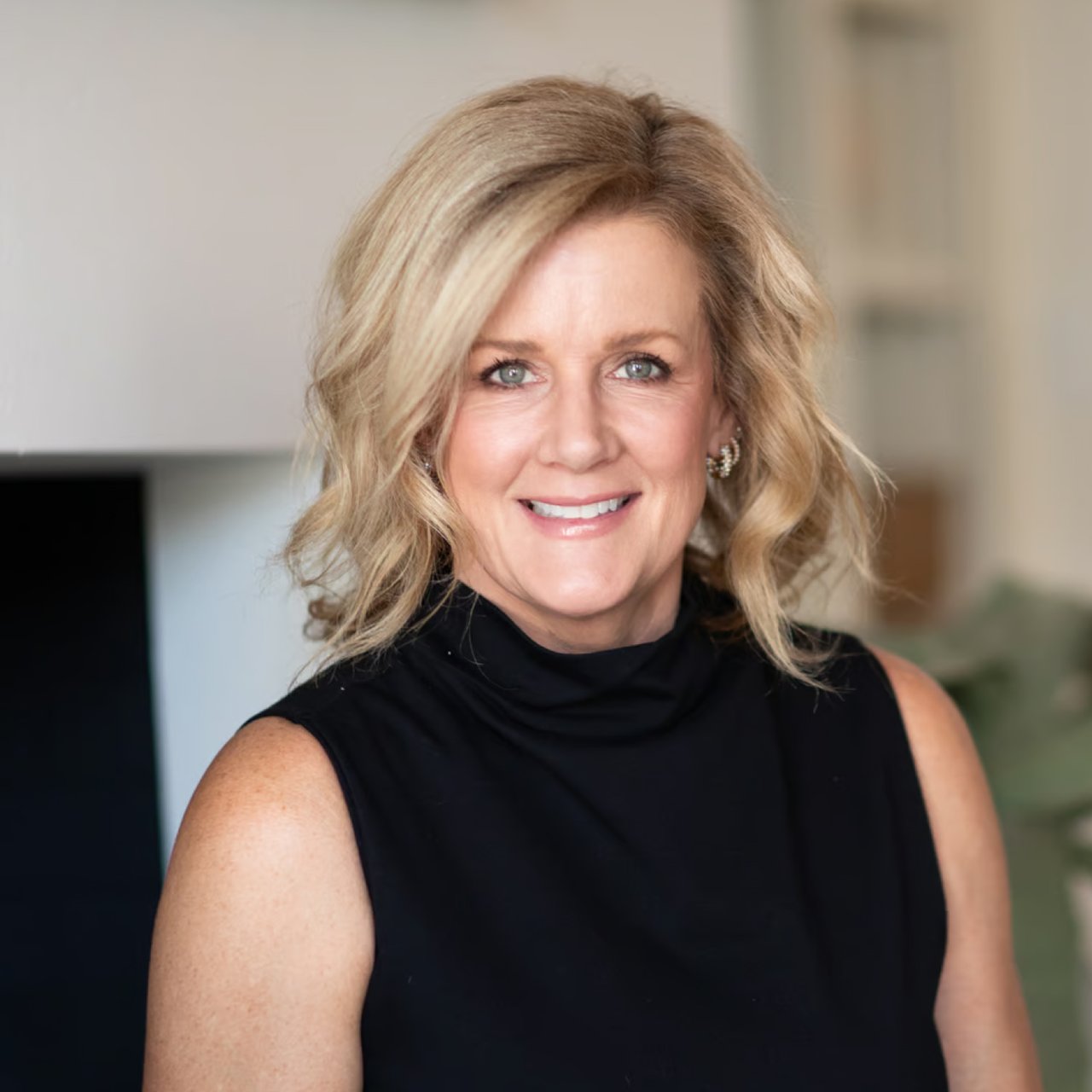 Wendy Foroglou Phoenix, AZ Real Estate Agent Headshot