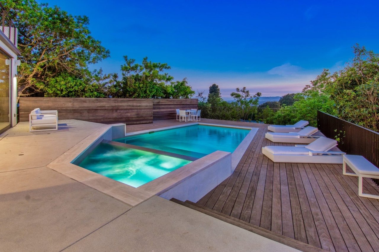 9040 Alto Cedro Drive
