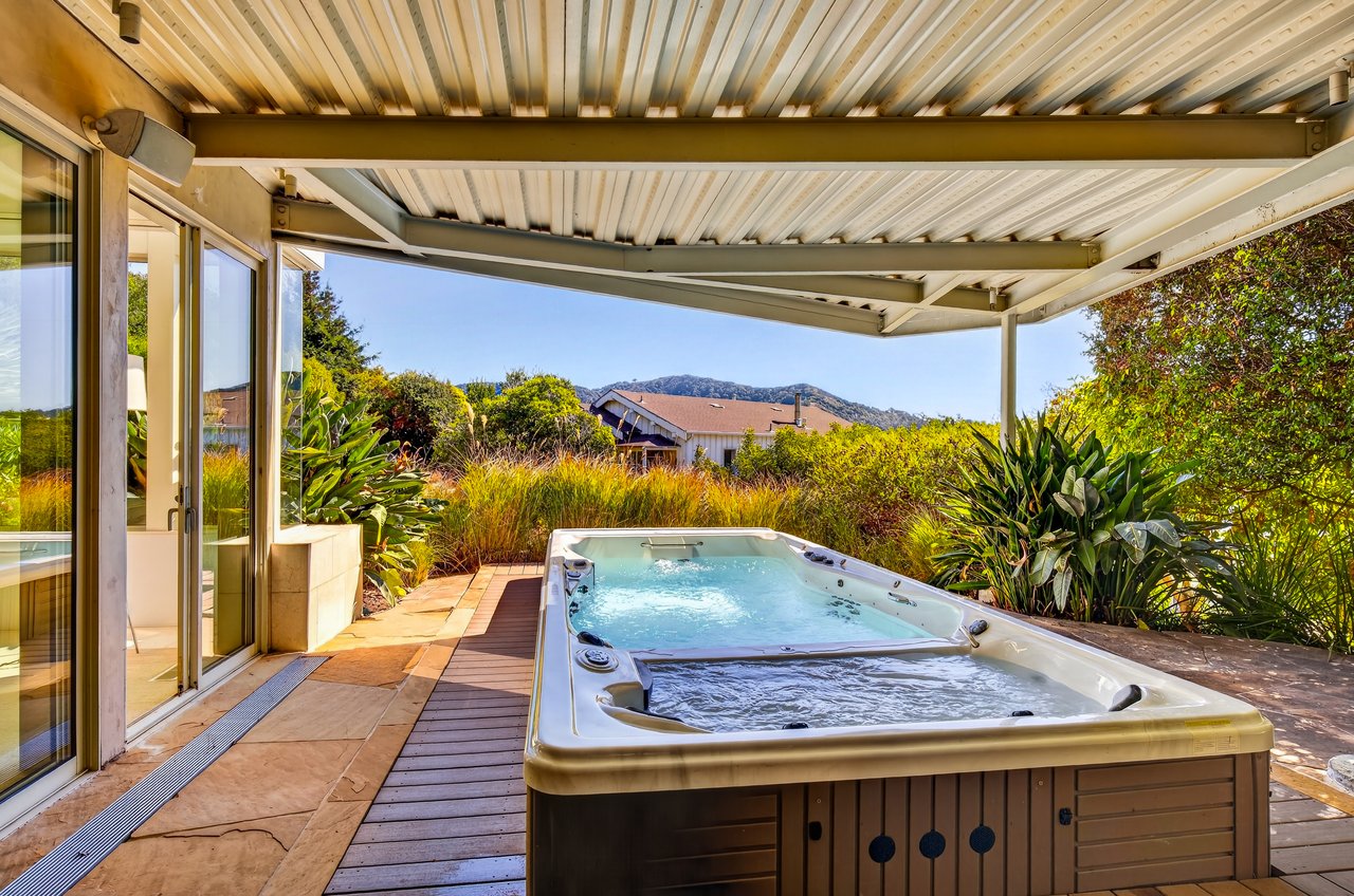 Dramatic Contemporary Architecture and Golden Gate Bridge Views