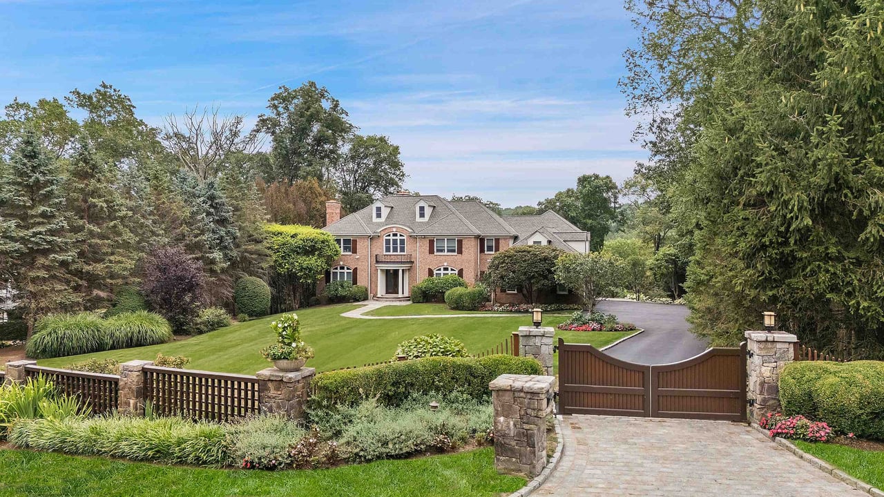 8 Ridgeview Circle, Armonk NY