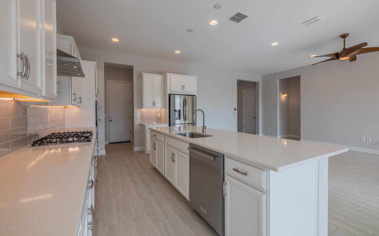 240 E Ancient Pueblo Ln