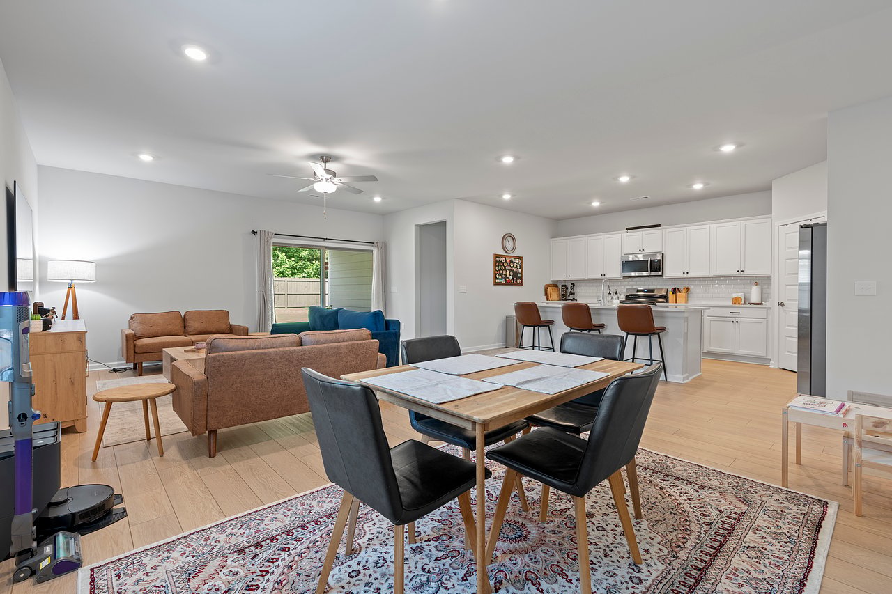 Four Bedrooms, Outdoor Fireplace, Great Location!