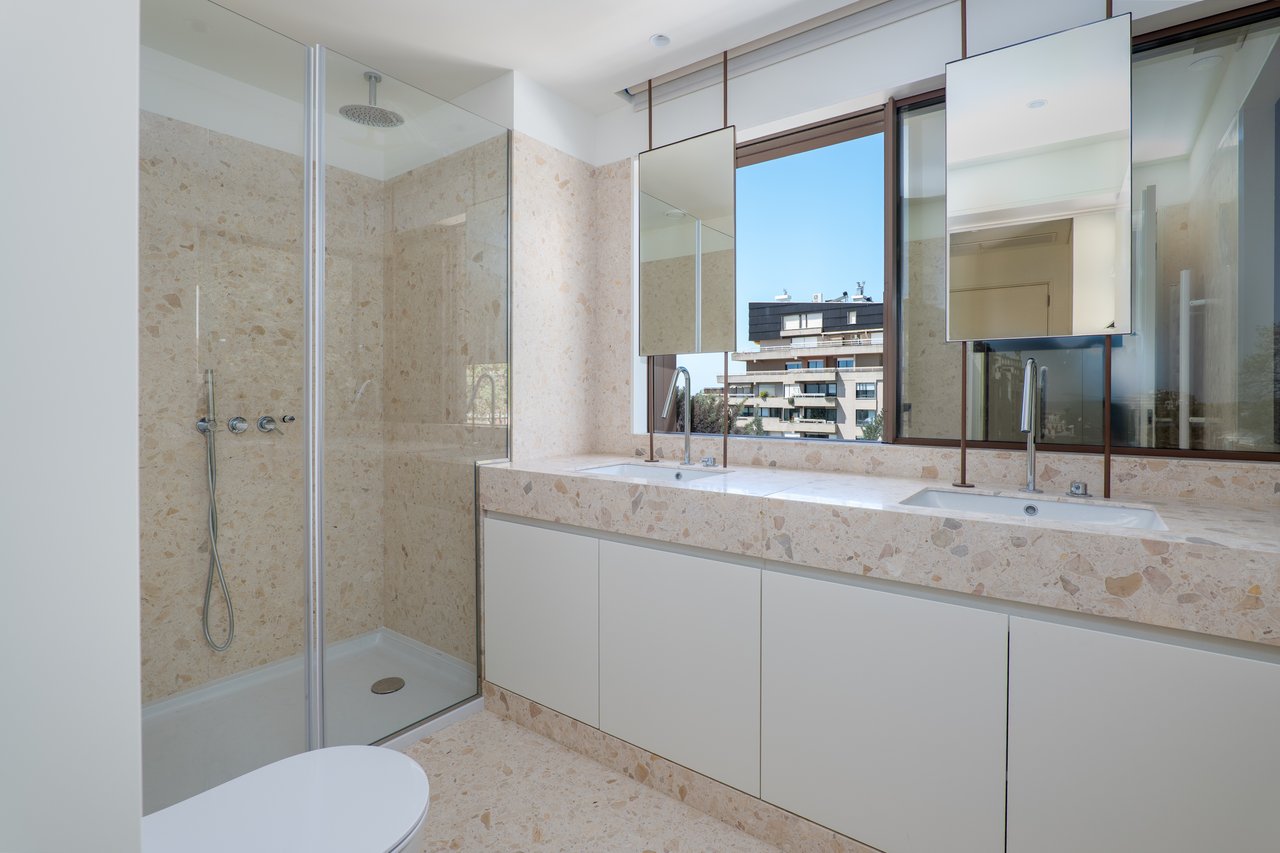 3-Bedroom Apartment with Panoramic Ocean & River Views in the iconic Foz do Douro's New Landmark - Miramar Tower 