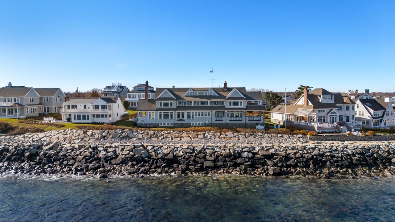 21 Circuit Ave, Scituate