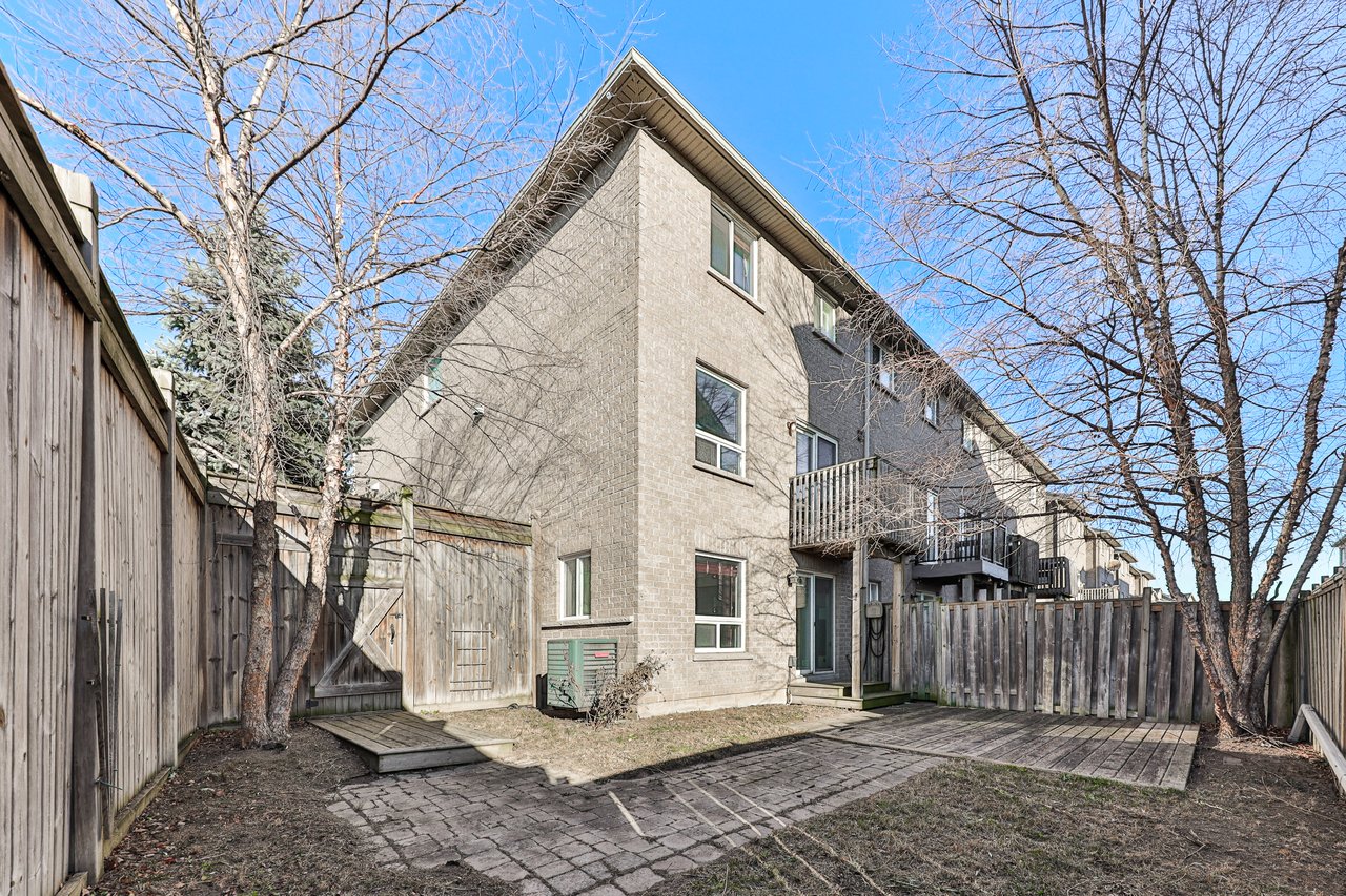 2280 Baronwood Dr Unit 18, Oakville