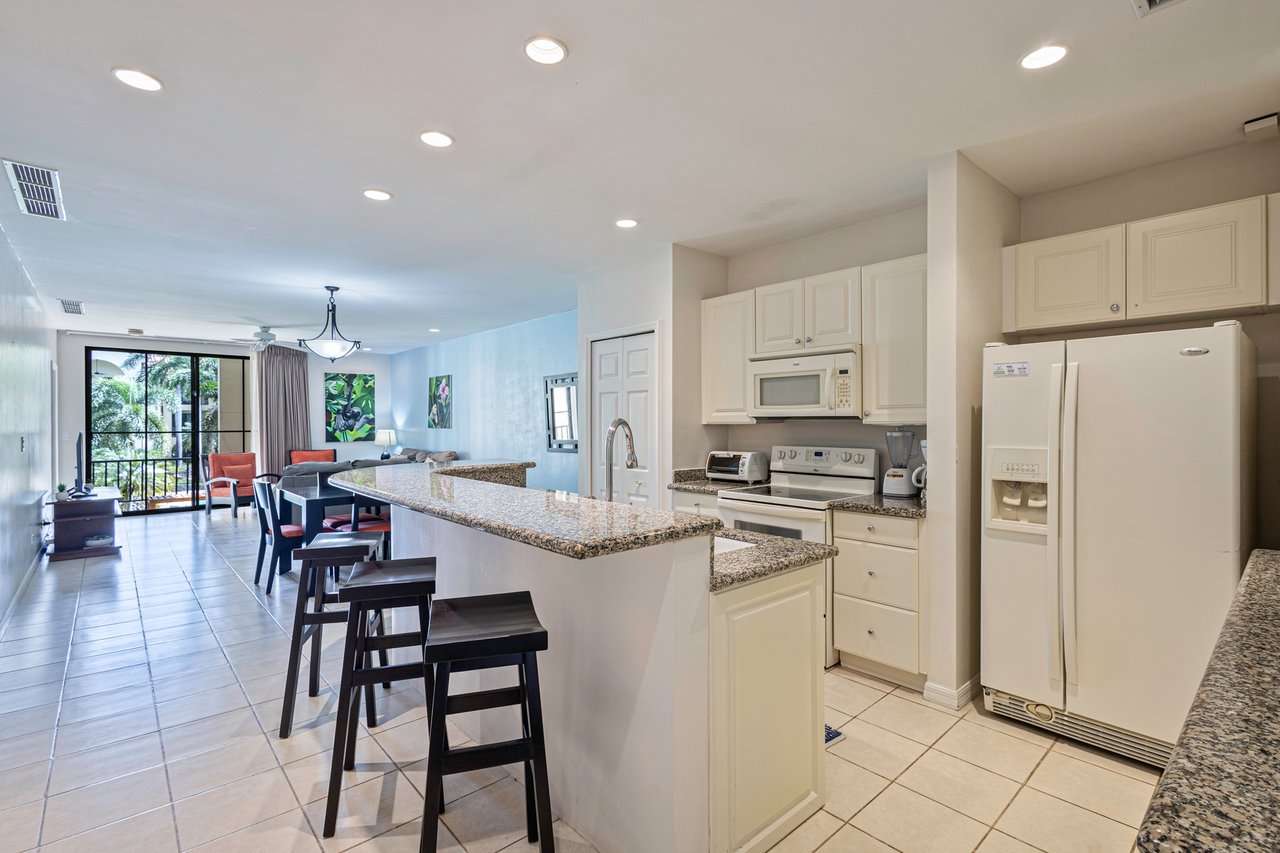 Close to Beach Luxury Two Bedroom Condo