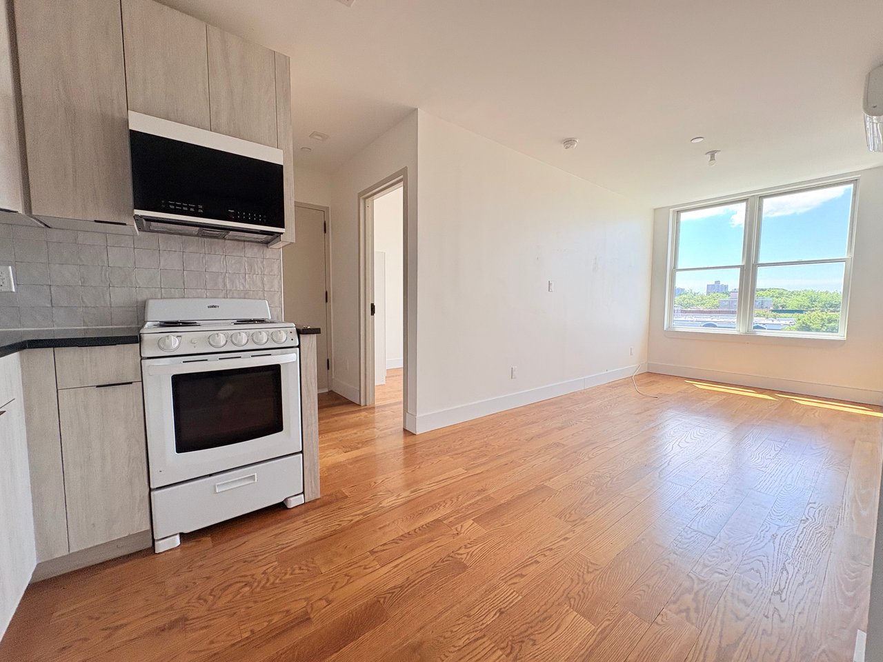 1068 Putnam Avenue 4B