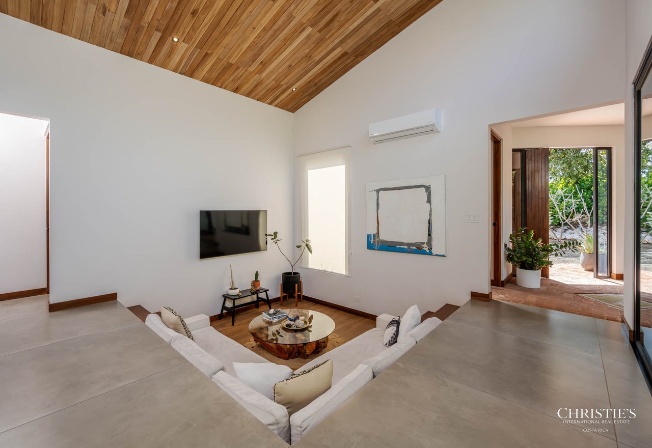 Casa Lola – Contemporary Beachside Oasis in Playa Grande