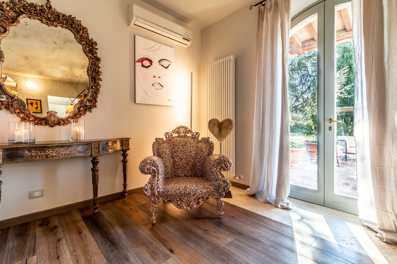 Tuscan Villa With Panoramic Country Views