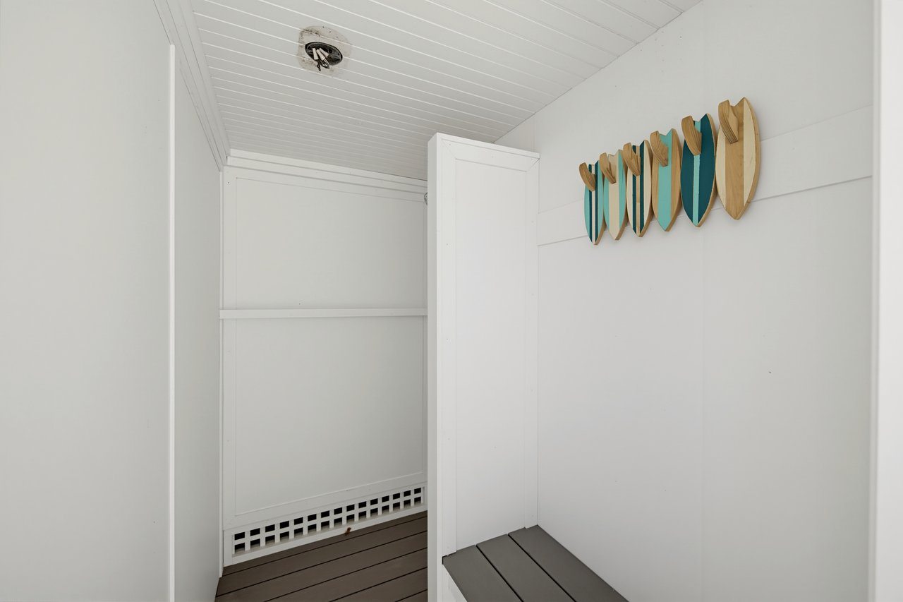 6 W Cleveland Avenue