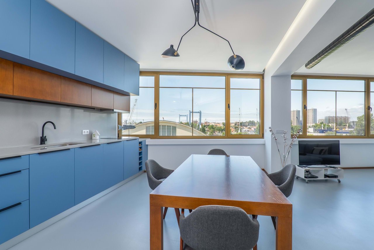 2 Bedroom + 1 Loft with Harbor Views in Central Matosinhos