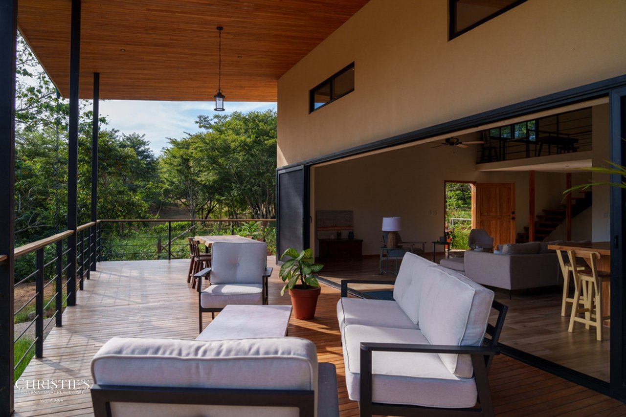 Tropical Villas Estate: A Unique Opportunity with 4 Private Villas