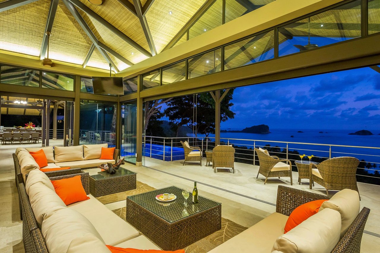 Vista Hermosa, Lucrative Contemporary Estate