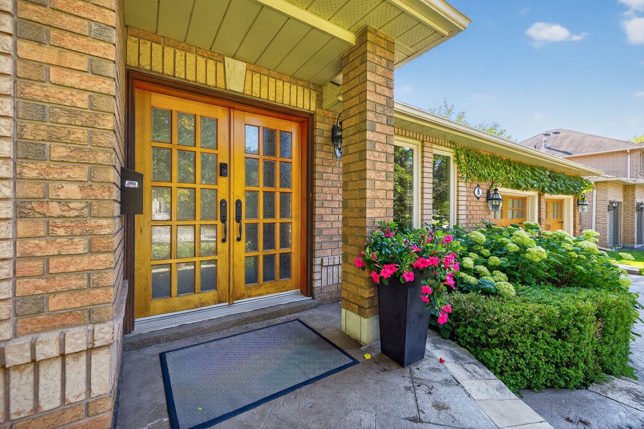 6 Falling Leaf Crt, Aurora