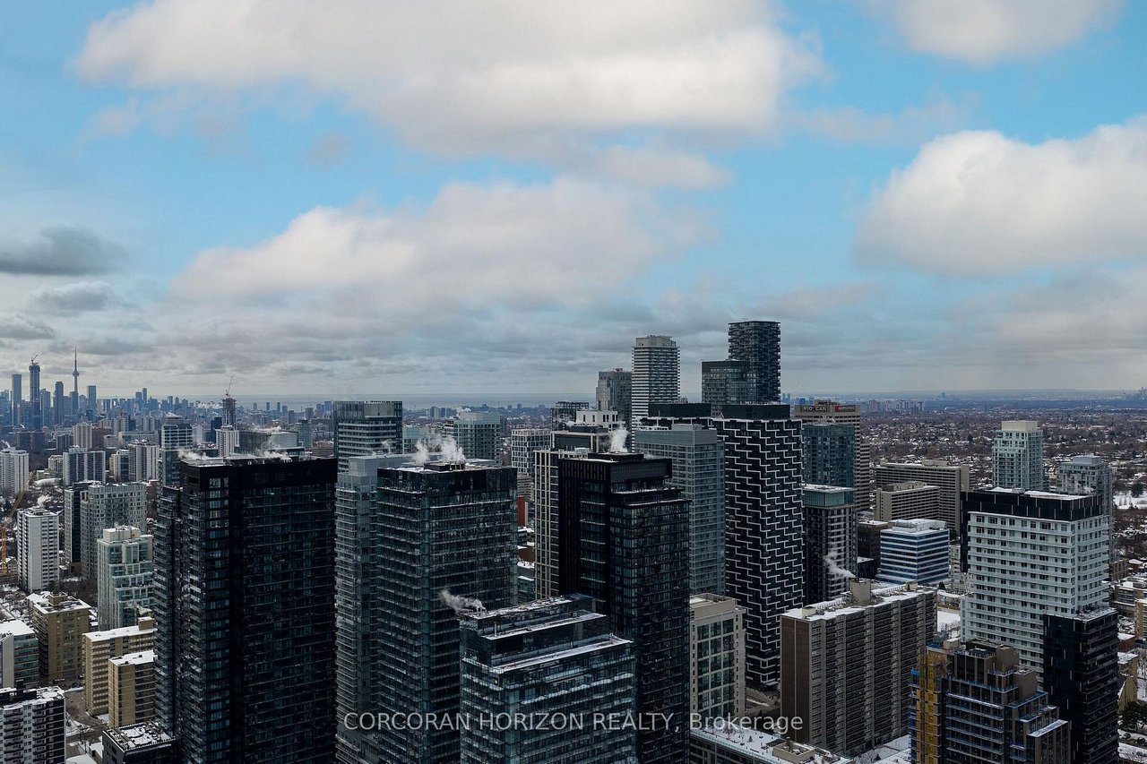 PENTHOUSE OPULENCE BY THE EGLINTON LRT