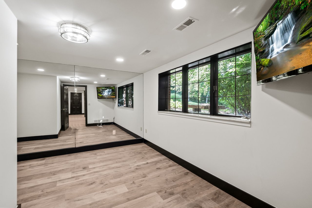 260 Woodwind Dr, Bloomfield Hills