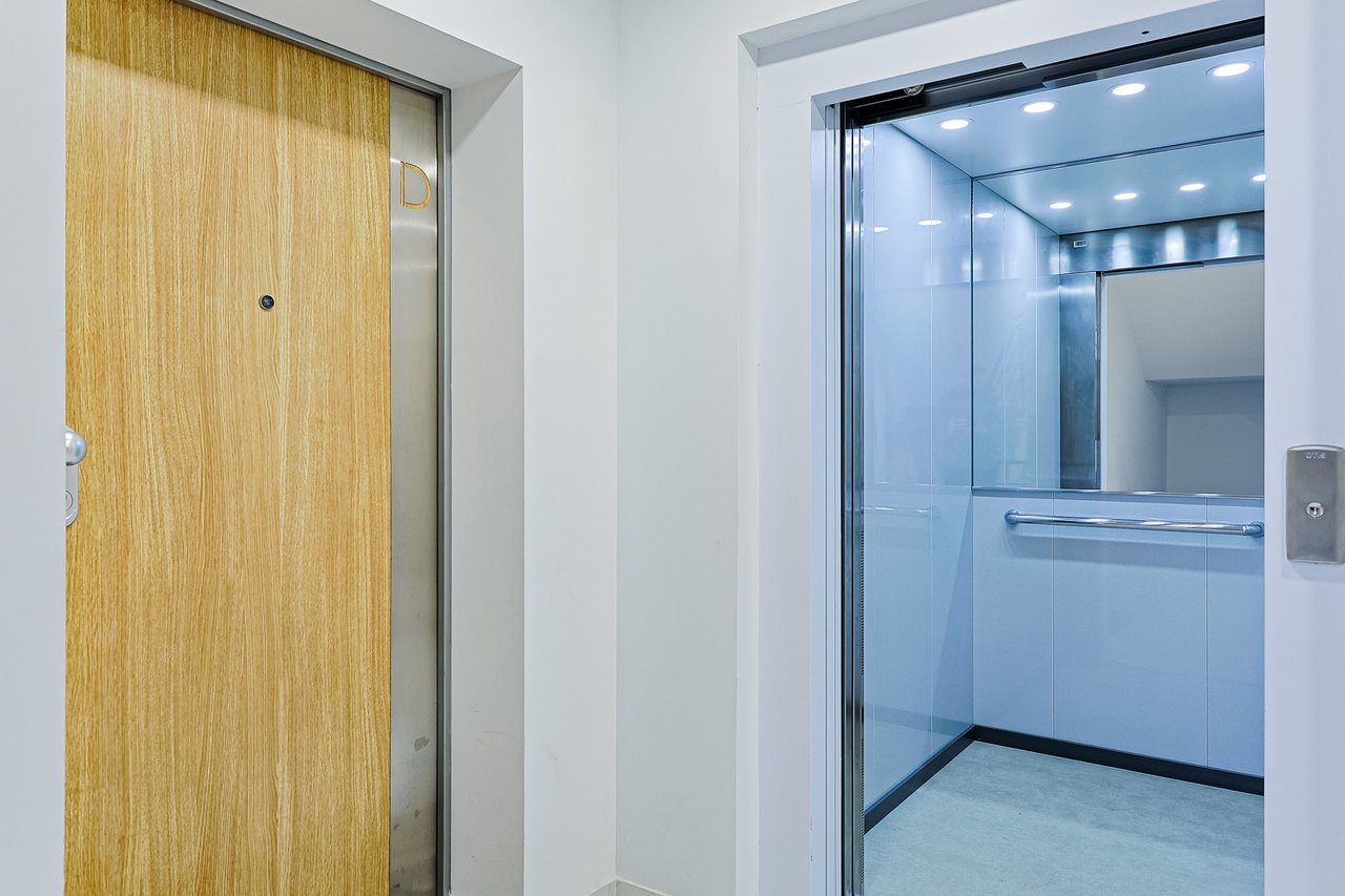 Modern 2-Bed, 2-Bath Apartment in Central Marinha Grande – Near Nazaré