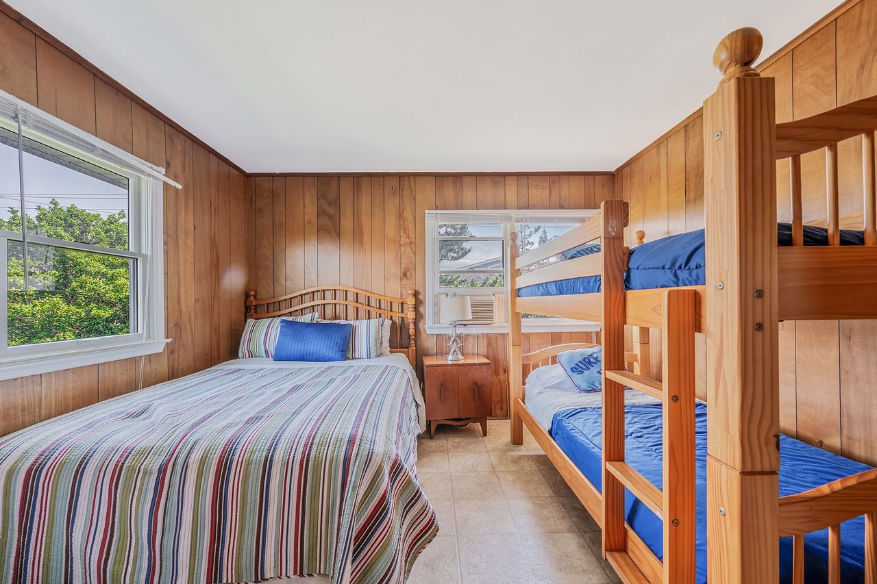 38 W Lighthouse Walk