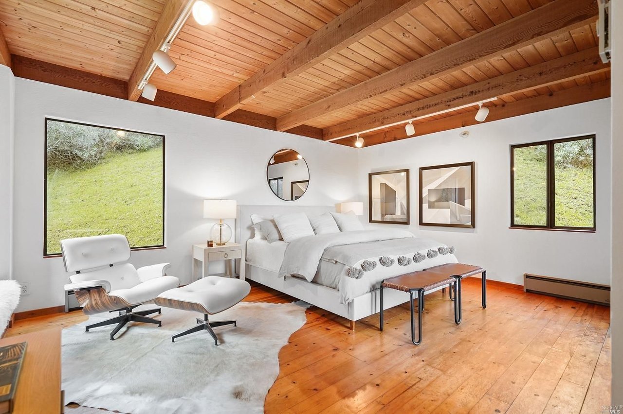 260 Sunset Way