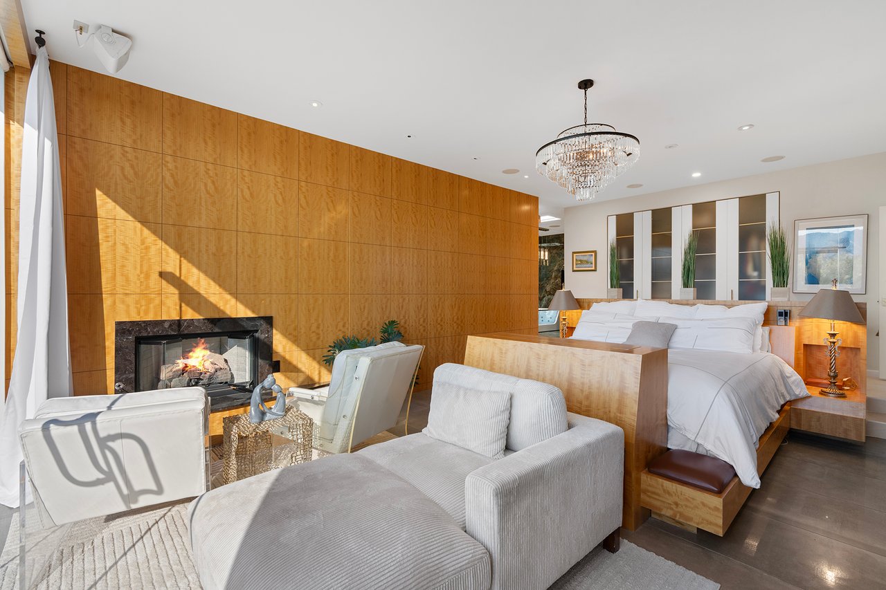 5905 N ECHO CANYON Lane