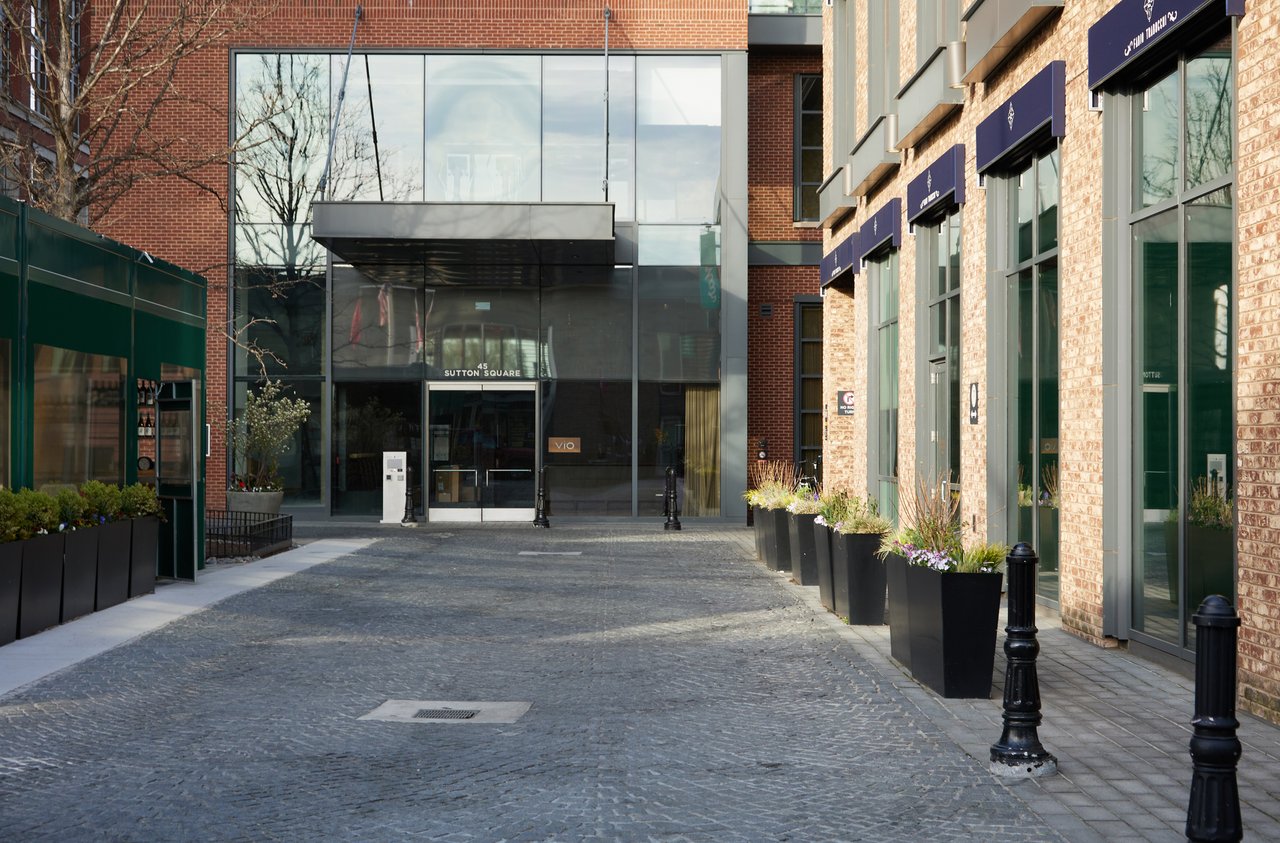 45 Sutton Square SW #306