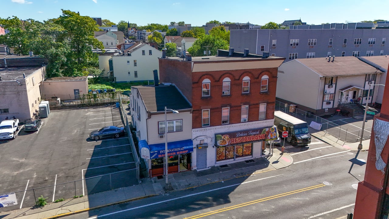 217 Straight St - Straight Street Rooms & Retail 