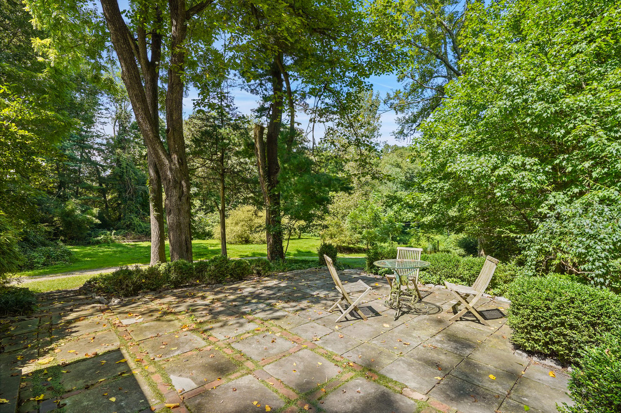 382 Bedford Center
