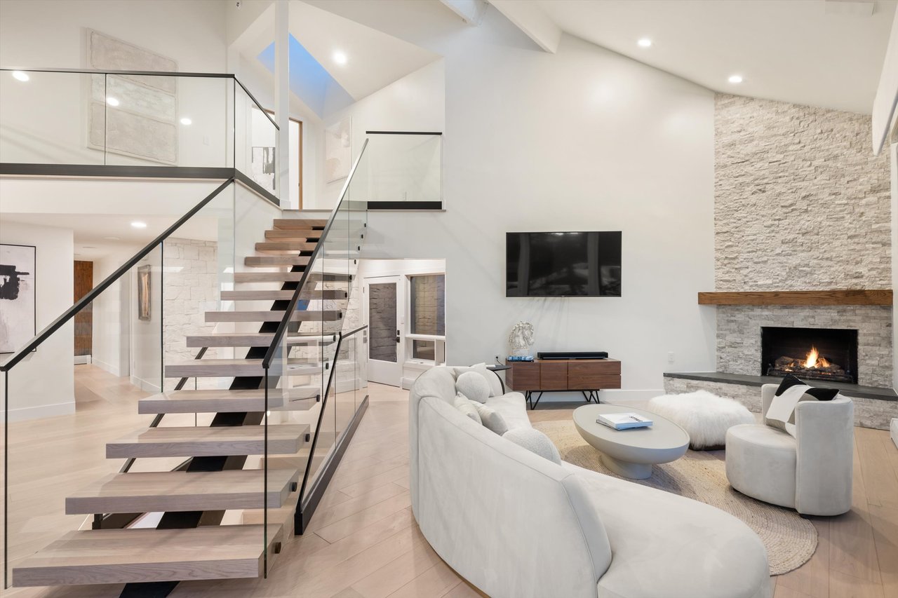 Designer Living with Unmatched Mountain Views