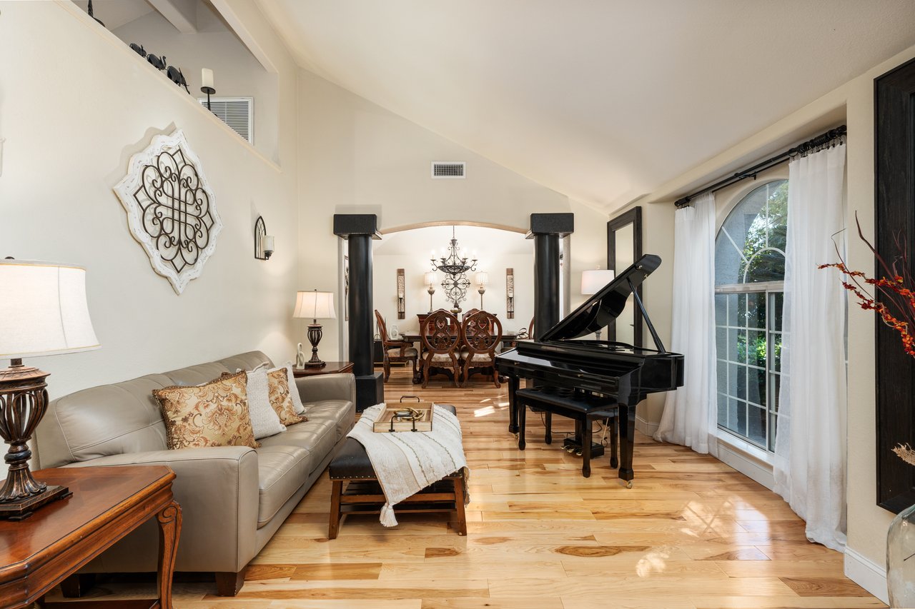 841 E Country View Circle